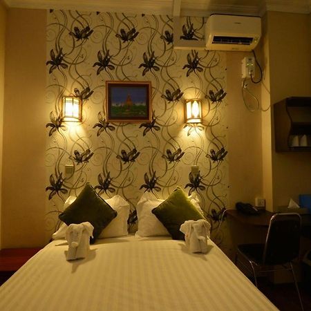 Hotel Family Treasure Yangon Exterior foto