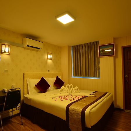 Hotel Family Treasure Yangon Exterior foto
