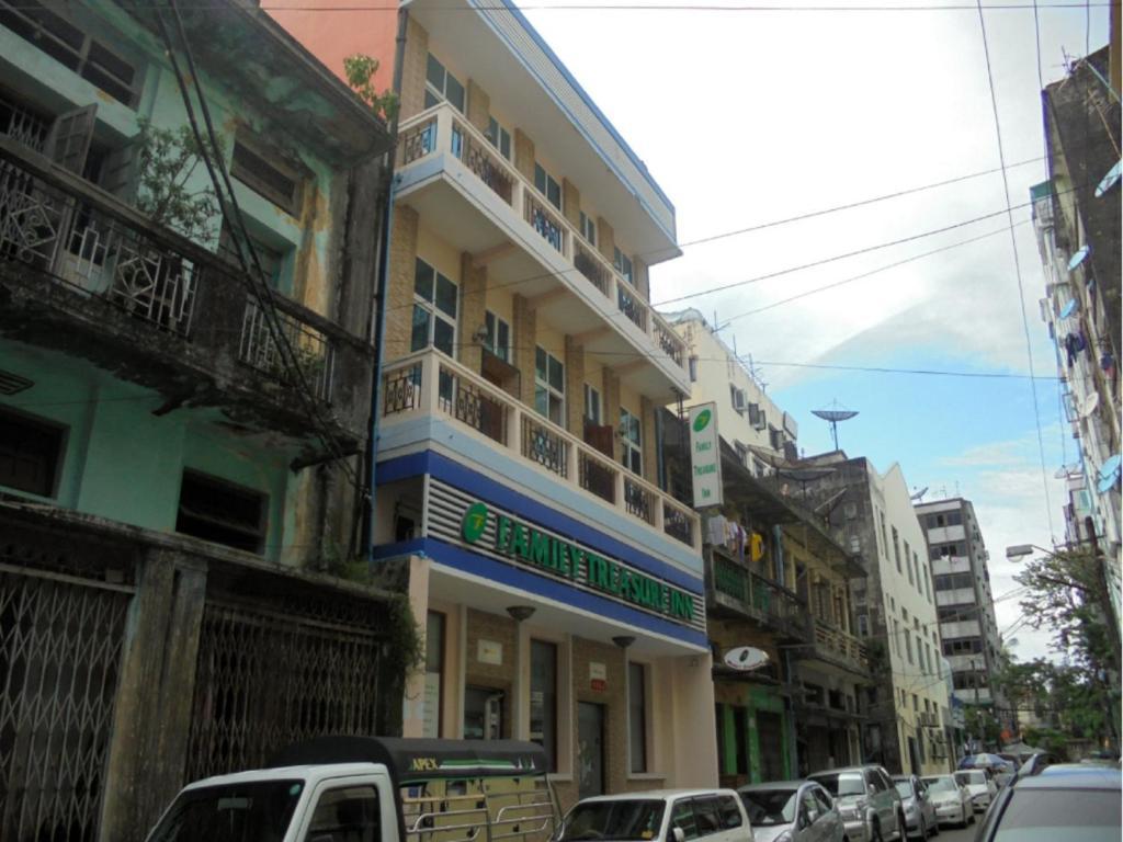 Hotel Family Treasure Yangon Exterior foto