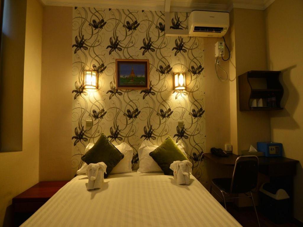 Hotel Family Treasure Yangon Exterior foto