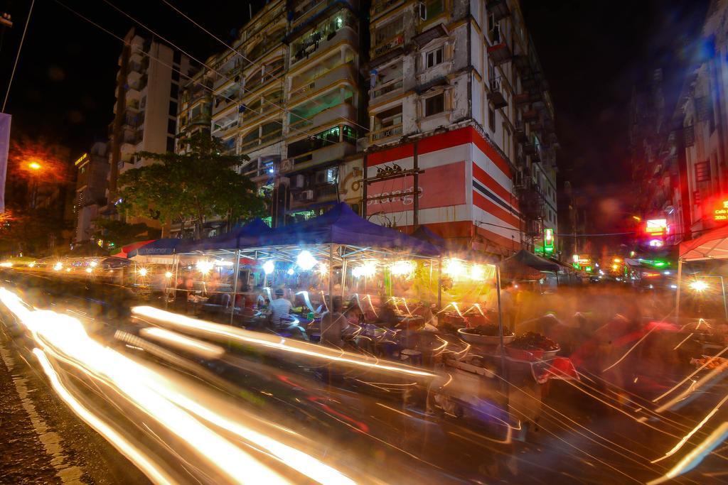 Hotel Family Treasure Yangon Exterior foto