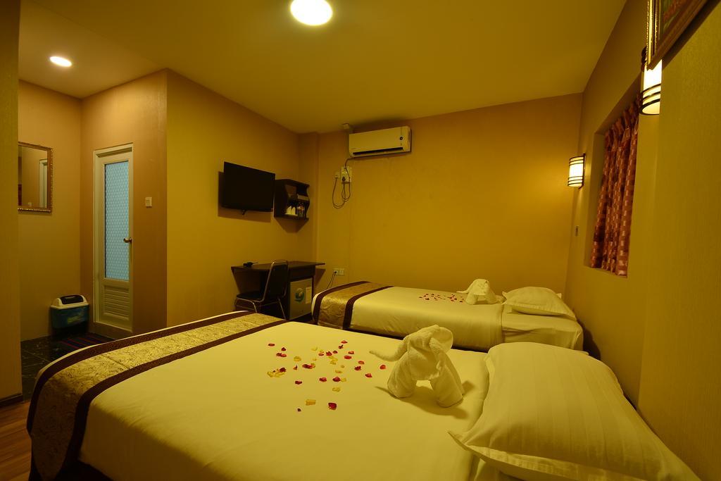 Hotel Family Treasure Yangon Exterior foto