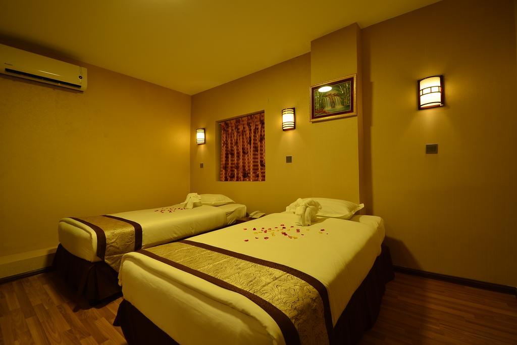 Hotel Family Treasure Yangon Exterior foto