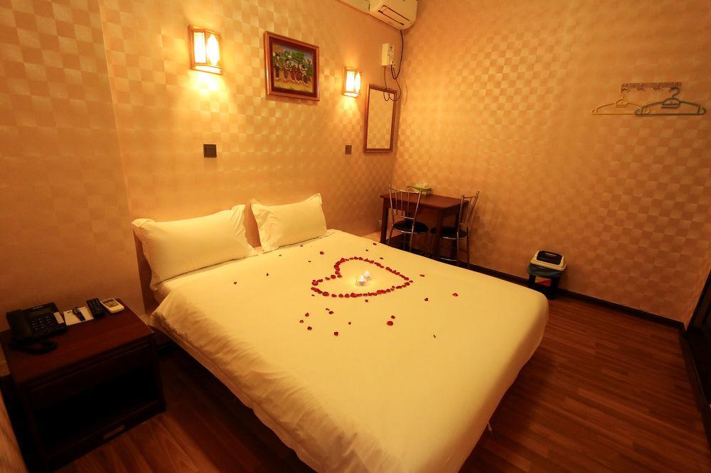 Hotel Family Treasure Yangon Exterior foto