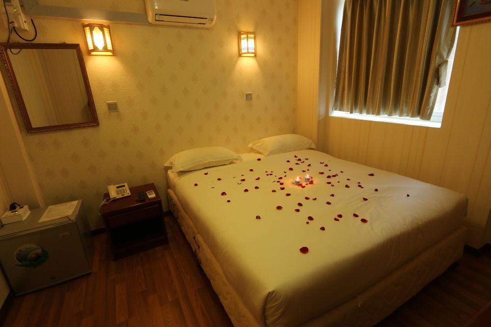 Hotel Family Treasure Yangon Exterior foto