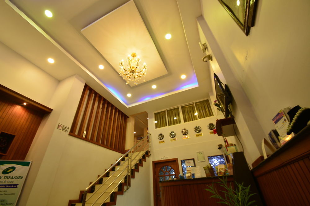 Hotel Family Treasure Yangon Exterior foto