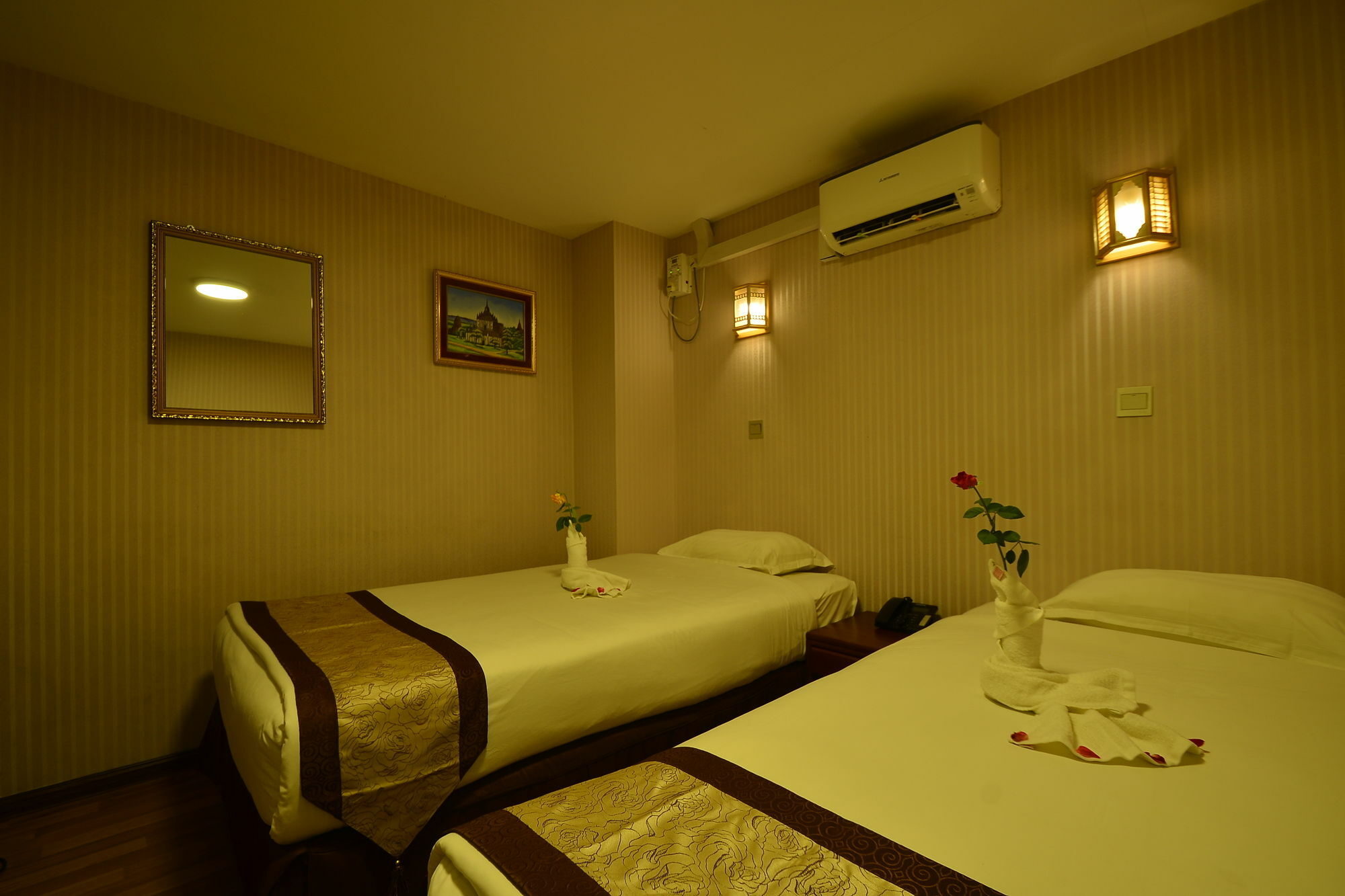 Hotel Family Treasure Yangon Exterior foto