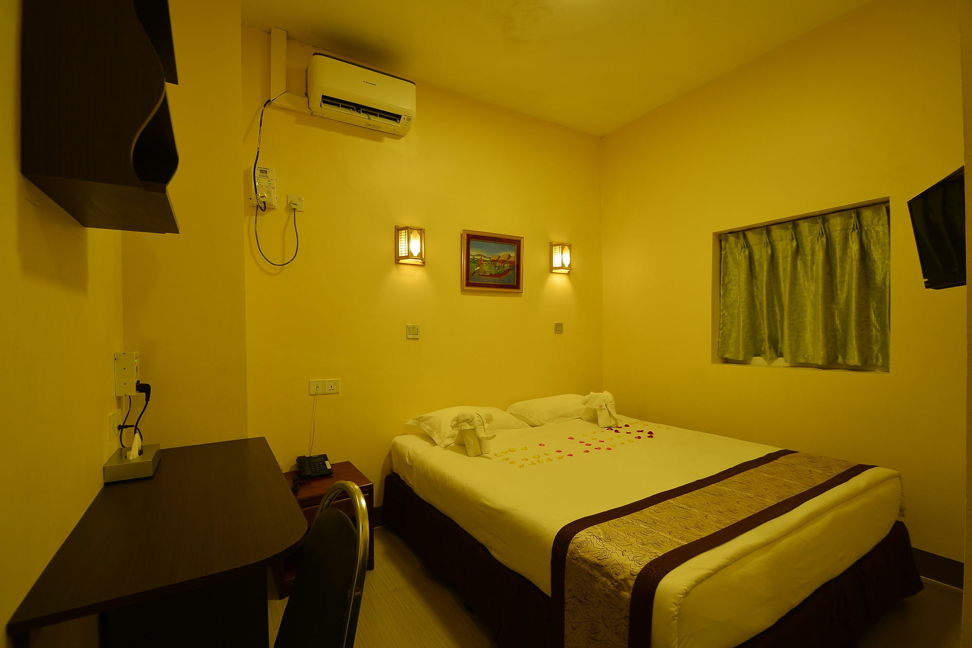 Hotel Family Treasure Yangon Exterior foto