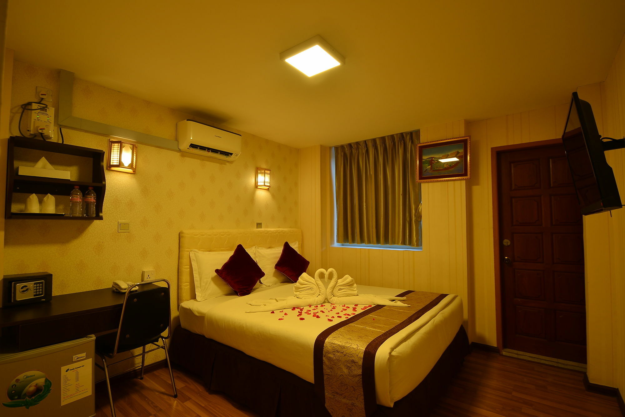 Hotel Family Treasure Yangon Exterior foto