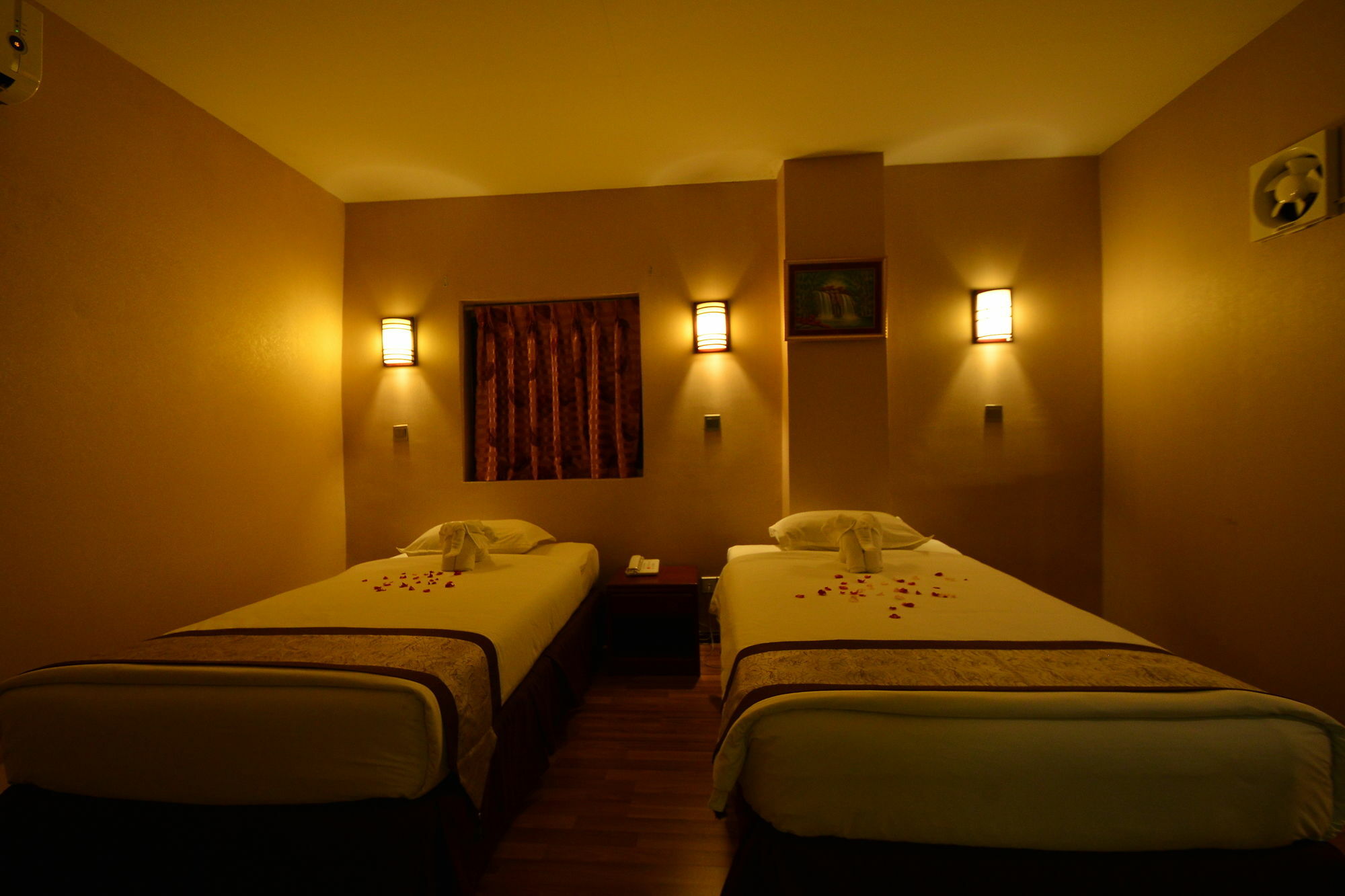 Hotel Family Treasure Yangon Exterior foto