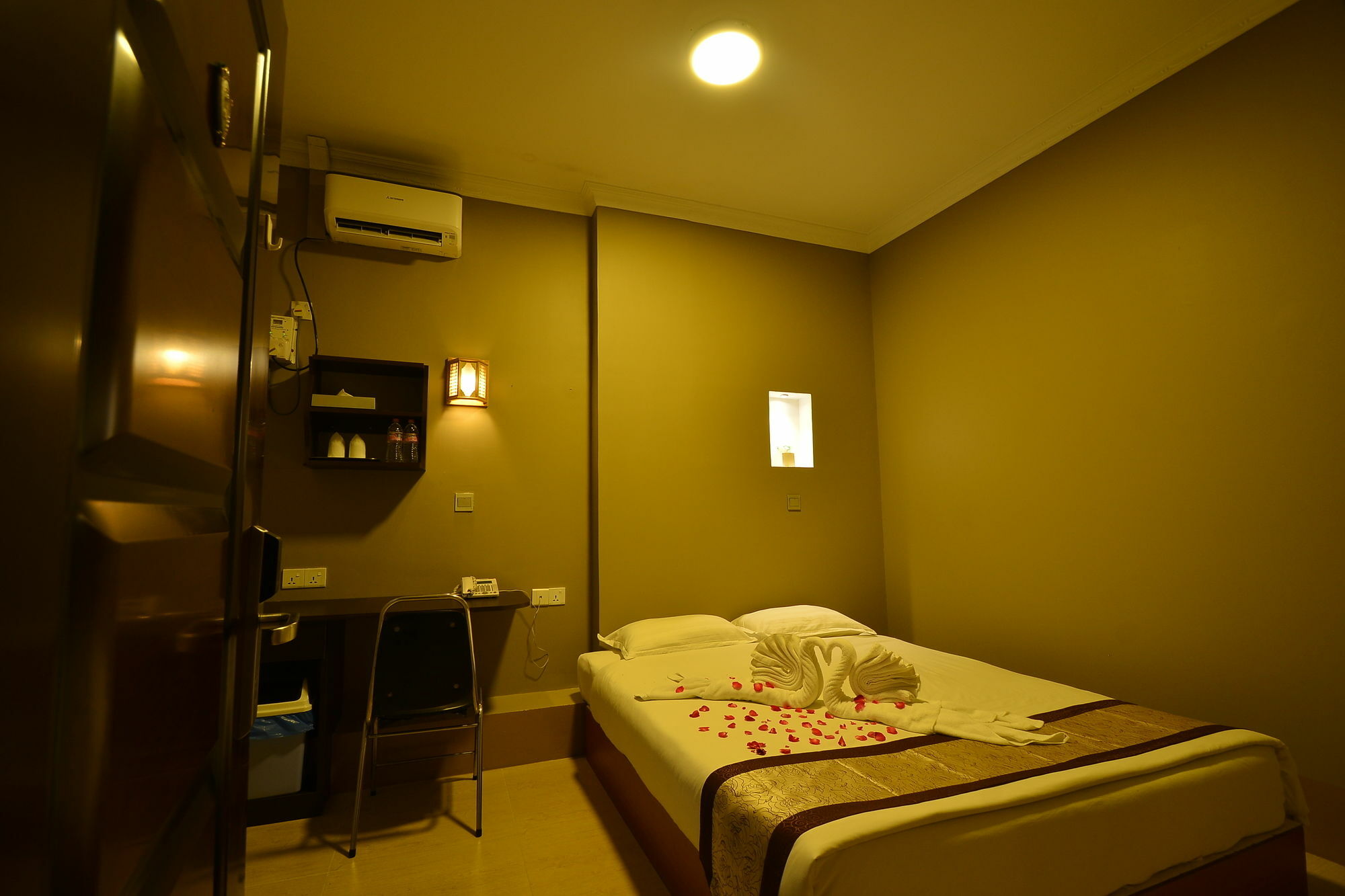 Hotel Family Treasure Yangon Exterior foto